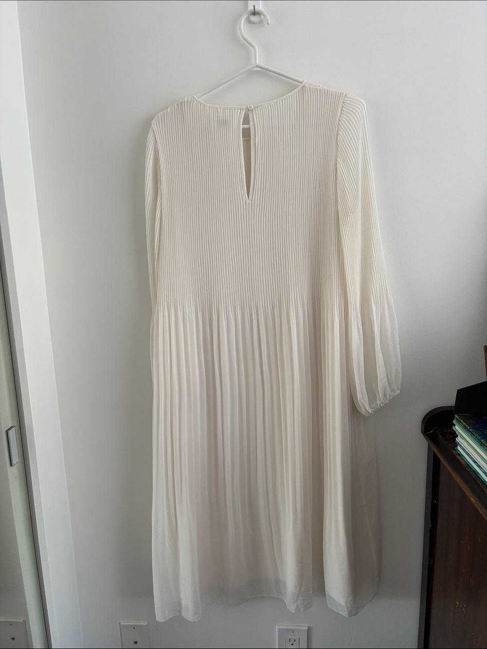 Wilfred white daydreamer Pleated Midi Dress / size medium - Picture 2 of 3
